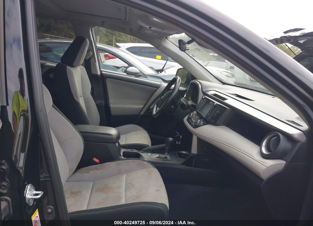 2017 TOYOTA RAV4 XLE VIN: 2T3RFREV5HW677308
