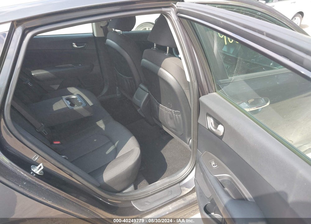 2018 KIA OPTIMA LX VIN: KNAGT4L31J5216878