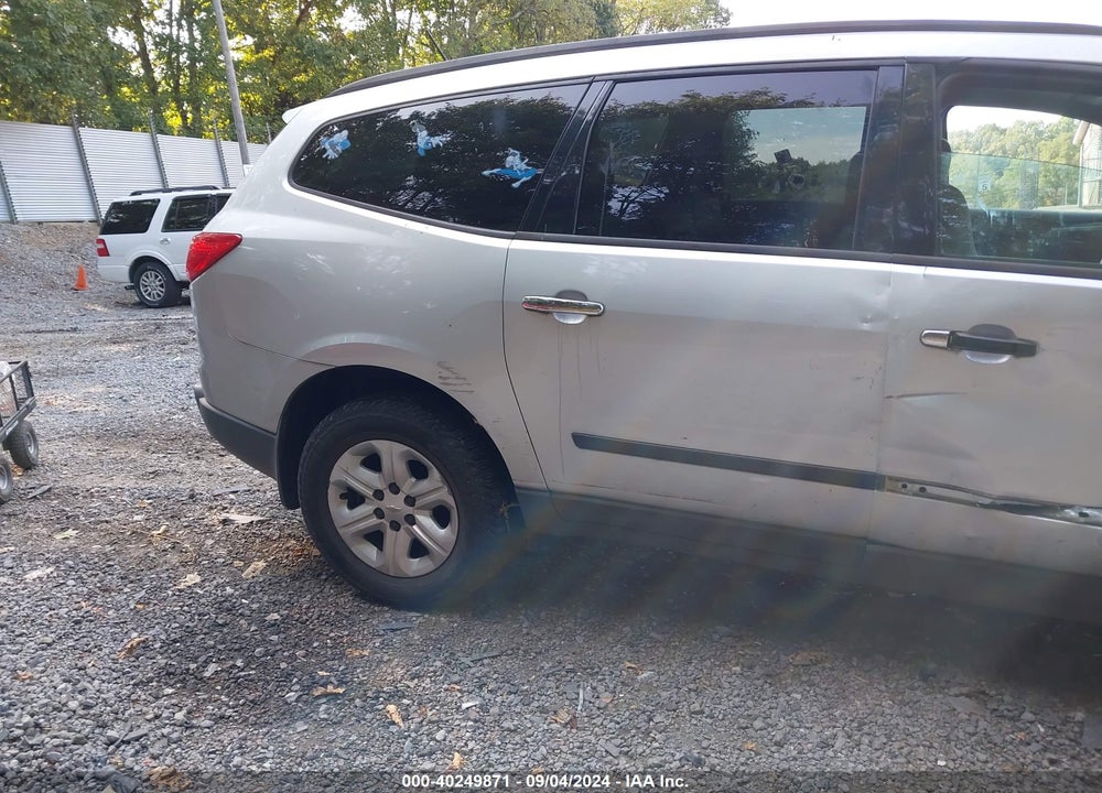 2011 CHEVROLET TRAVERSE LS VIN: 1GNKREED5BJ310740