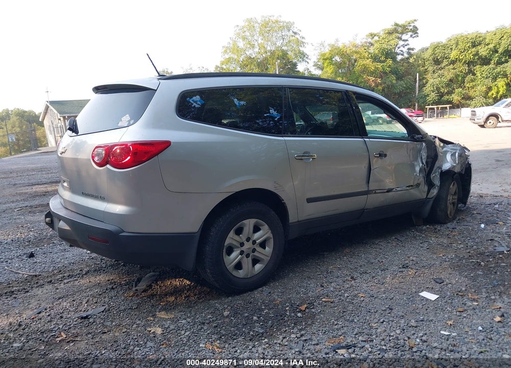 2011 CHEVROLET TRAVERSE LS VIN: 1GNKREED5BJ310740