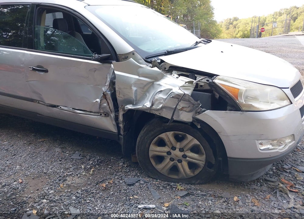 2011 CHEVROLET TRAVERSE LS VIN: 1GNKREED5BJ310740