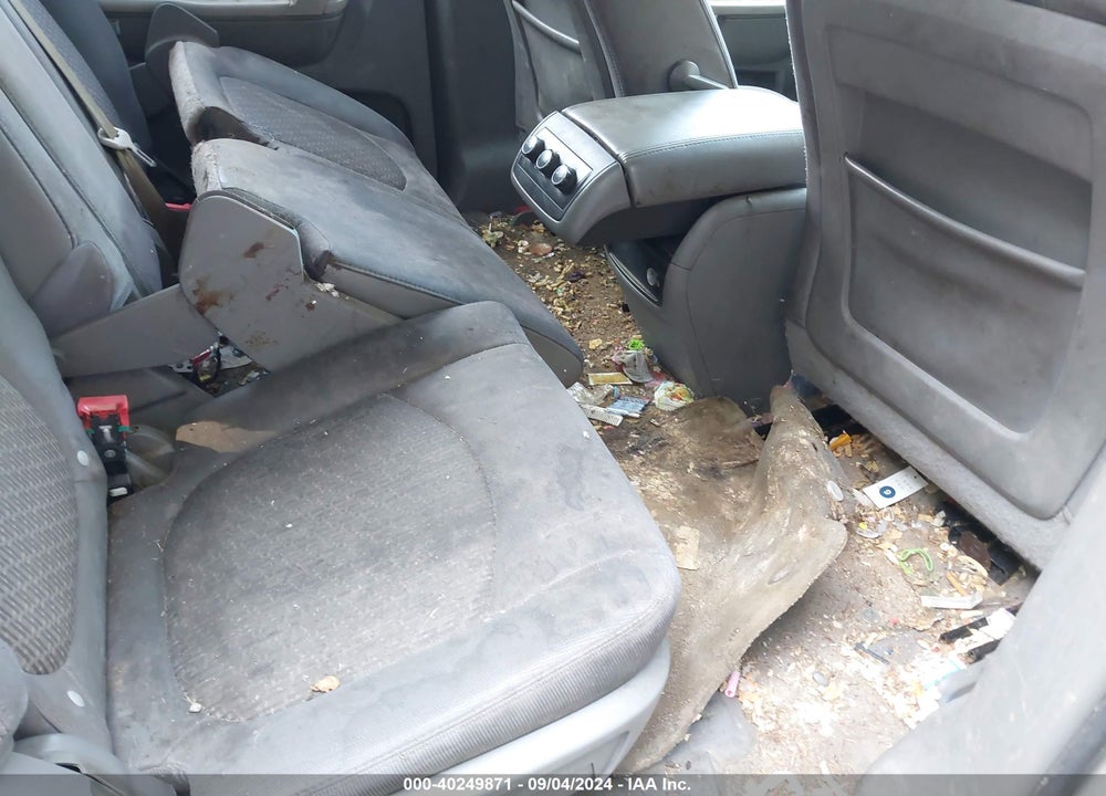 2011 CHEVROLET TRAVERSE LS VIN: 1GNKREED5BJ310740