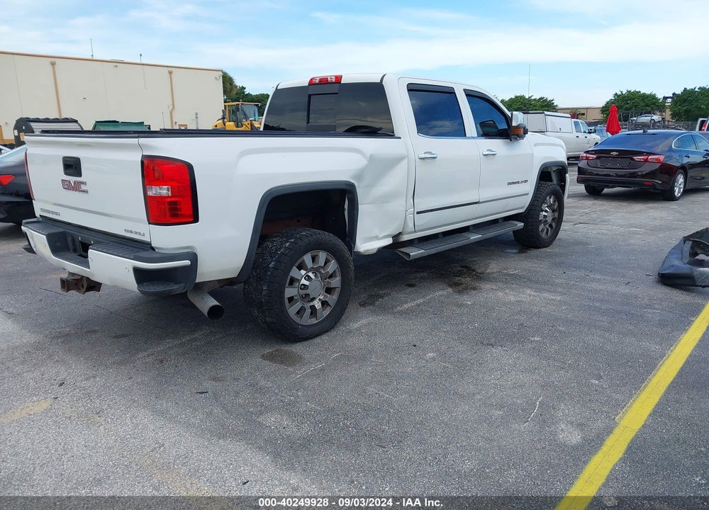2015 GMC SIERRA 2500HD DENALI VIN: 1GT120E86FF683017