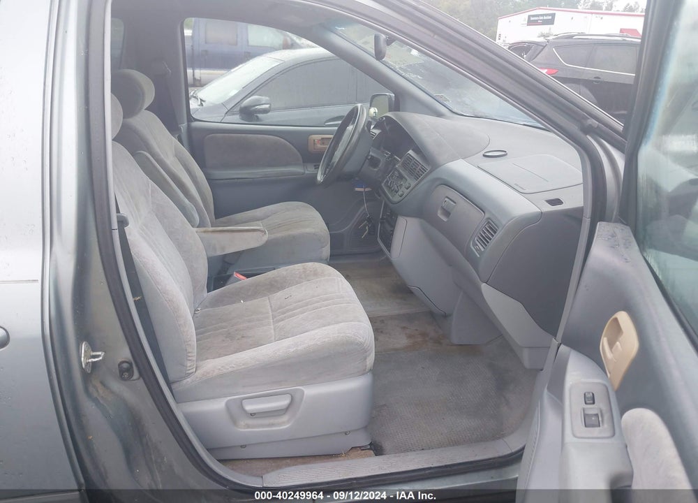 2000 TOYOTA SIENNA LE VIN: 4T3ZF13C1YU314118