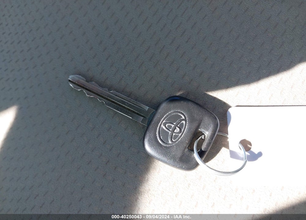 2010 TOYOTA YARIS VIN: JTDBT4K34A1368644