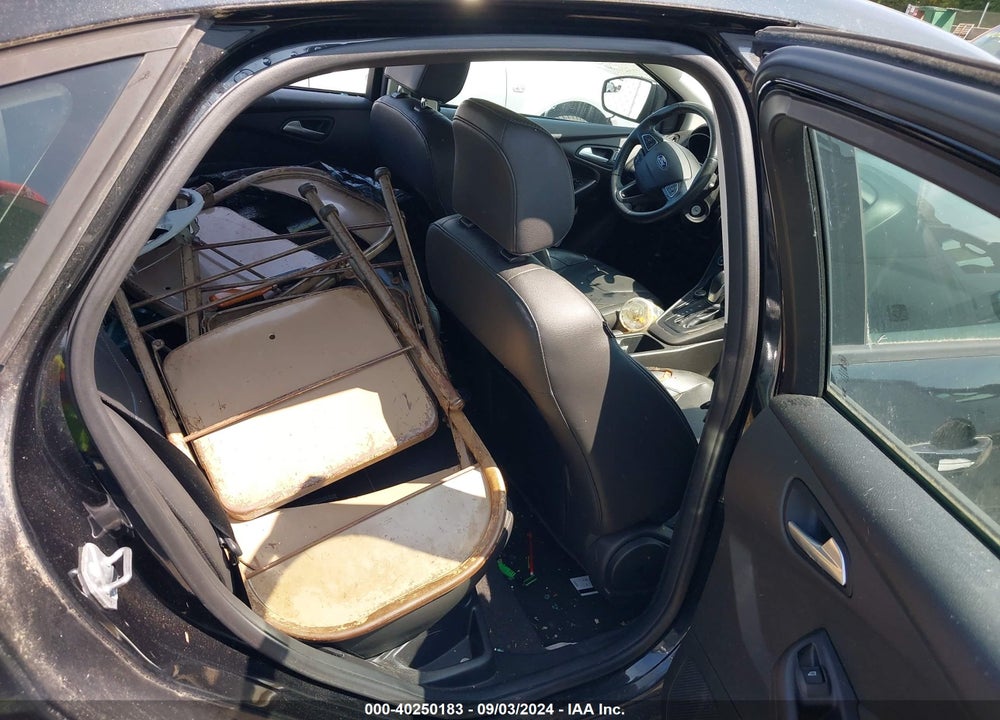 2015 FORD FOCUS SE VIN: 1FADP3F22FL339928