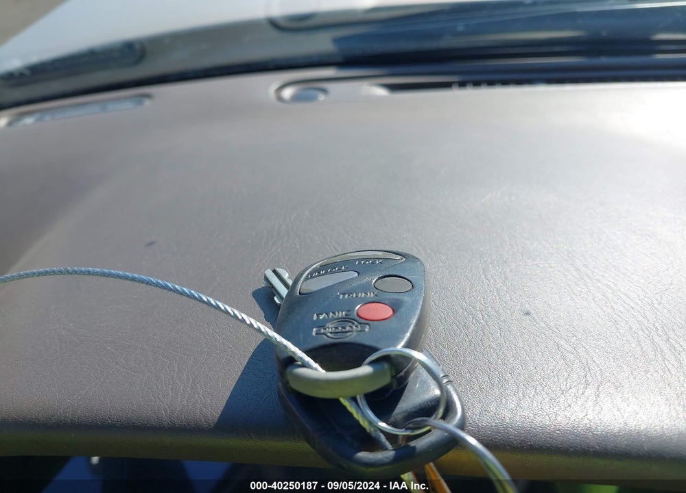 2001 NISSAN MAXIMA GXE VIN: JN1CA31DX1T615364