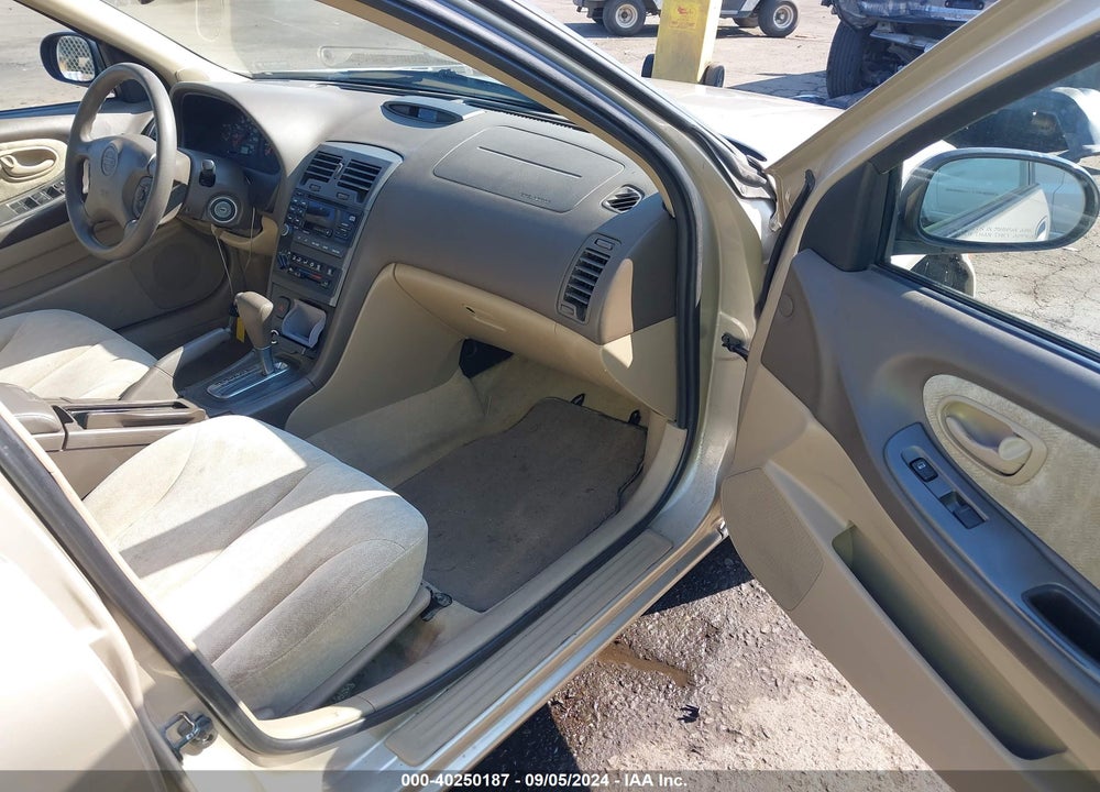 2001 NISSAN MAXIMA GXE VIN: JN1CA31DX1T615364