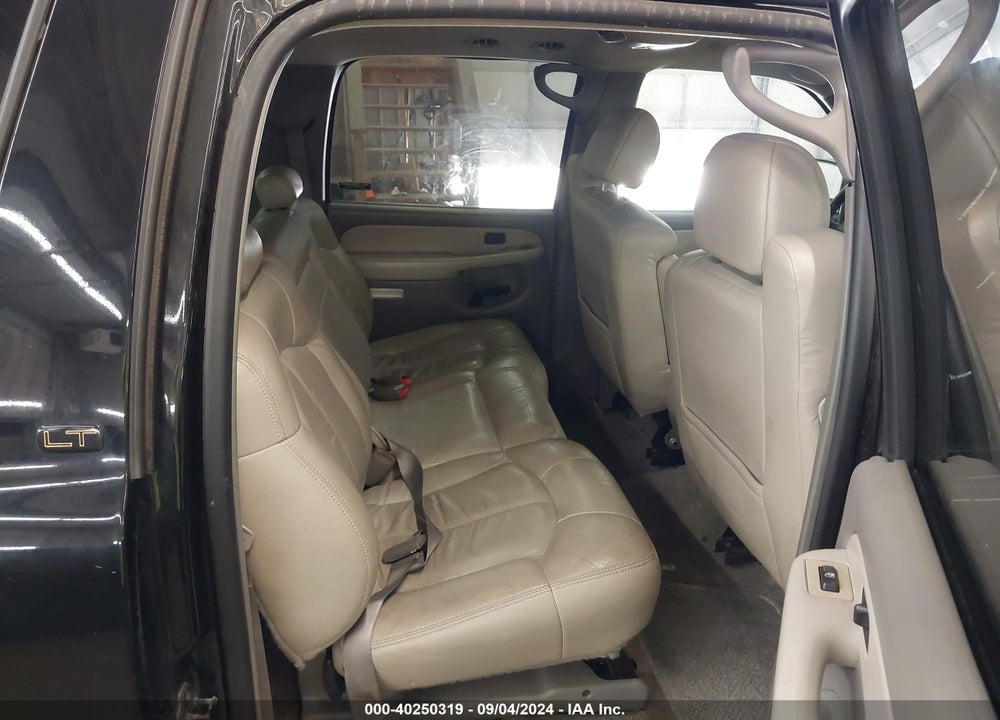2000 CHEVROLET SUBURBAN 1500 LT VIN: 3GNFK16T1YG213601