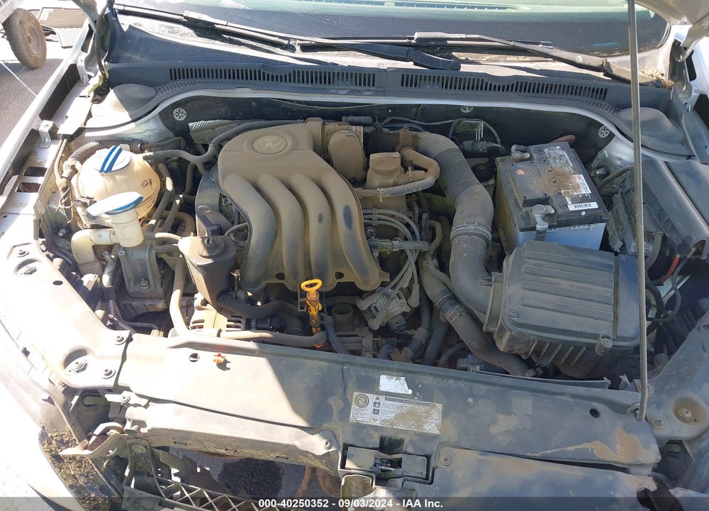 2011 VOLKSWAGEN JETTA 2.0L S VIN: 3VW2K7AJ2BM074617