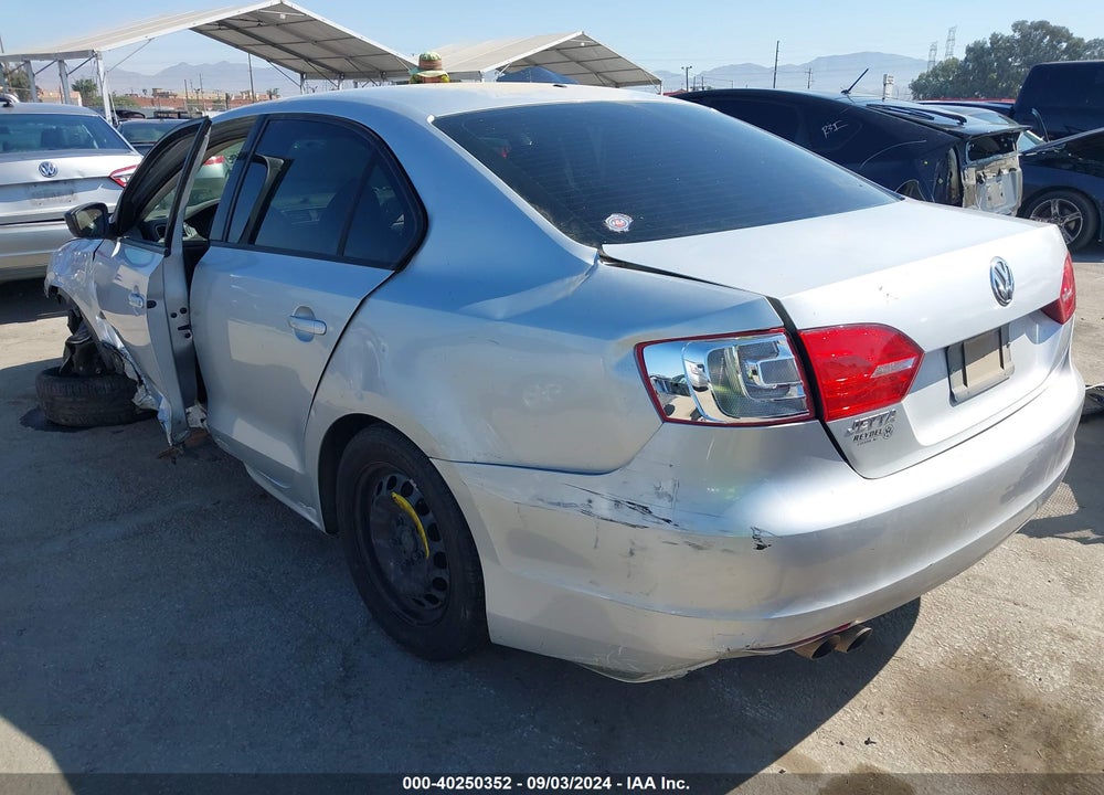 2011 VOLKSWAGEN JETTA 2.0L S VIN: 3VW2K7AJ2BM074617