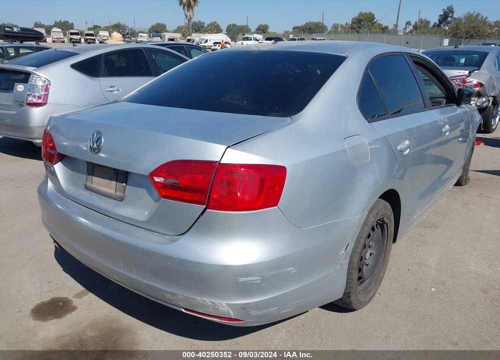 2011 VOLKSWAGEN JETTA 2.0L S VIN: 3VW2K7AJ2BM074617