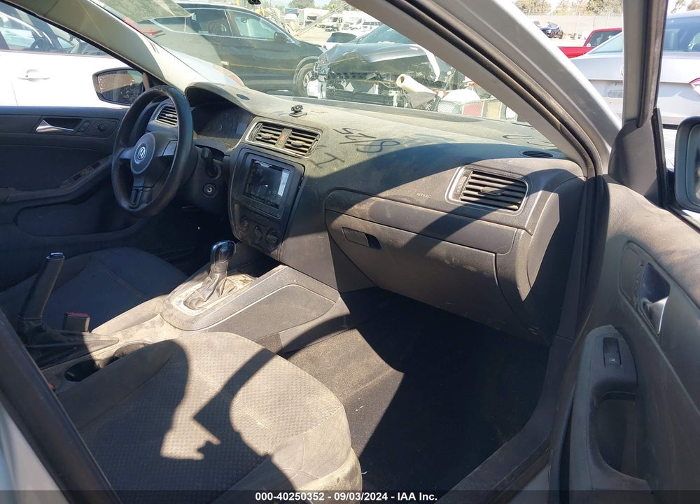 2011 VOLKSWAGEN JETTA 2.0L S VIN: 3VW2K7AJ2BM074617