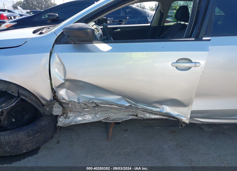 2011 VOLKSWAGEN JETTA 2.0L S VIN: 3VW2K7AJ2BM074617