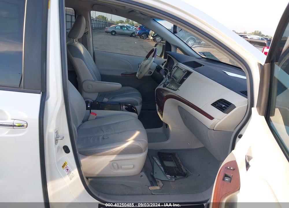 2011 TOYOTA SIENNA LIMITED V6 VIN: 5TDYK3DC5BS017931