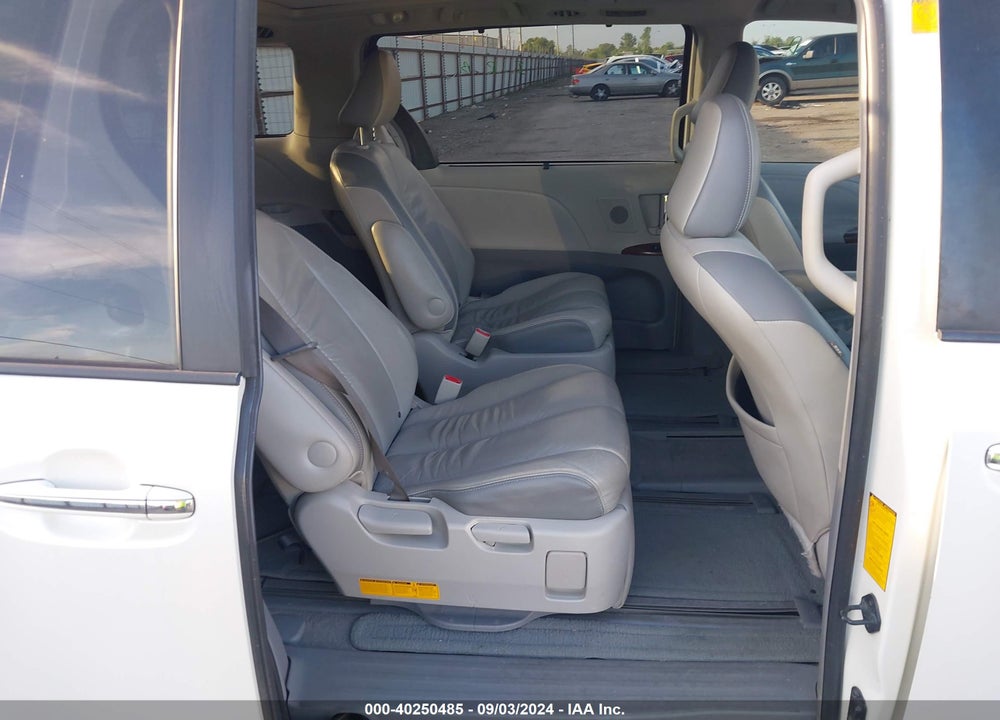 2011 TOYOTA SIENNA LIMITED V6 VIN: 5TDYK3DC5BS017931