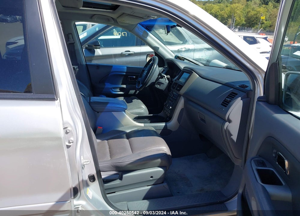 2006 HONDA PILOT EX-L VIN: 5FNYF18756B016925