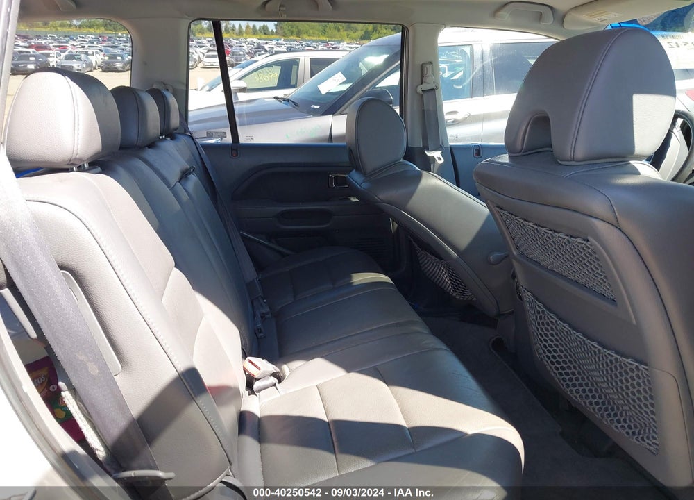 2006 HONDA PILOT EX-L VIN: 5FNYF18756B016925