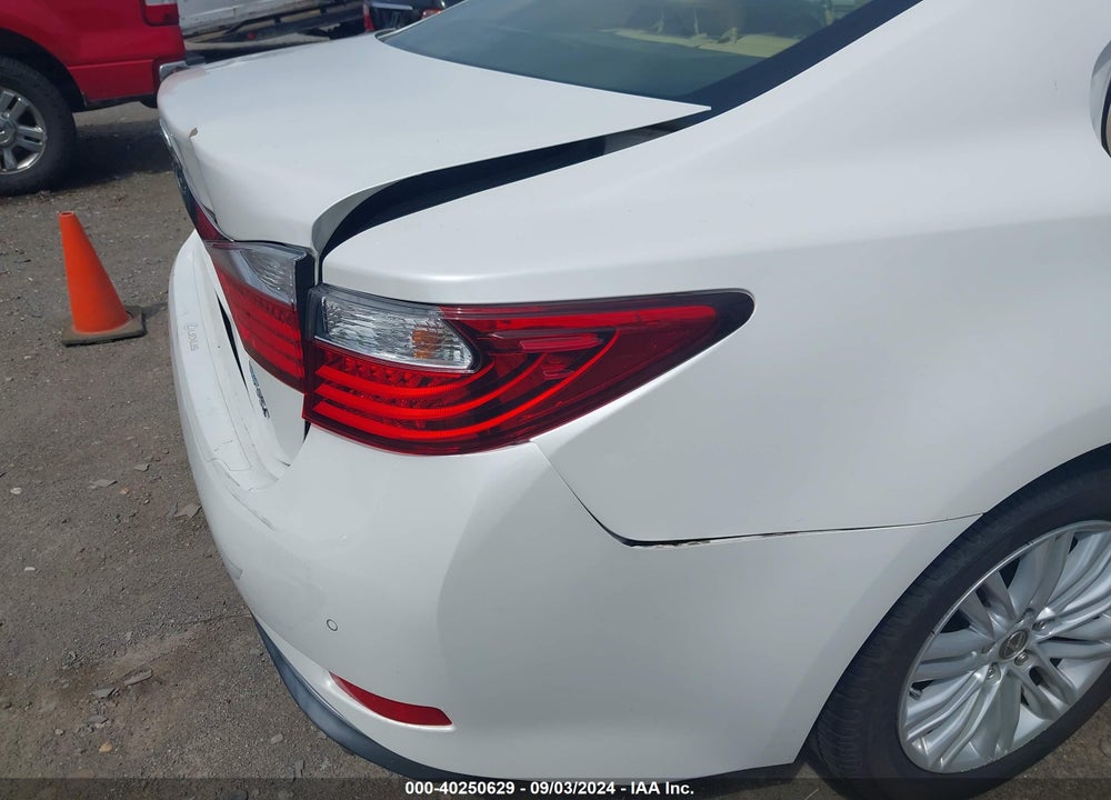 2014 LEXUS ES 350 VIN: JTHBK1GG9E2110602