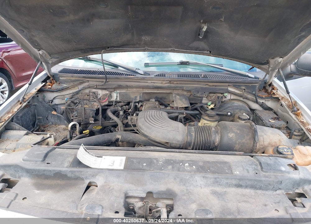 2000 FORD EXPEDITION XLT VIN: 1FMRU15L2YLA78144