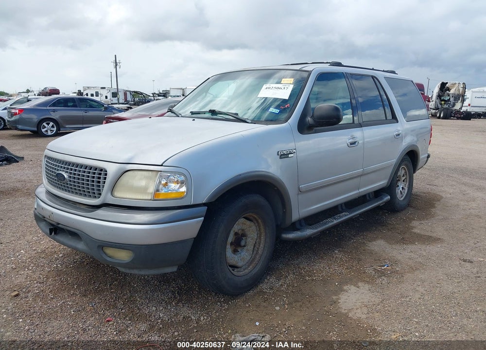 2000 FORD EXPEDITION XLT VIN: 1FMRU15L2YLA78144