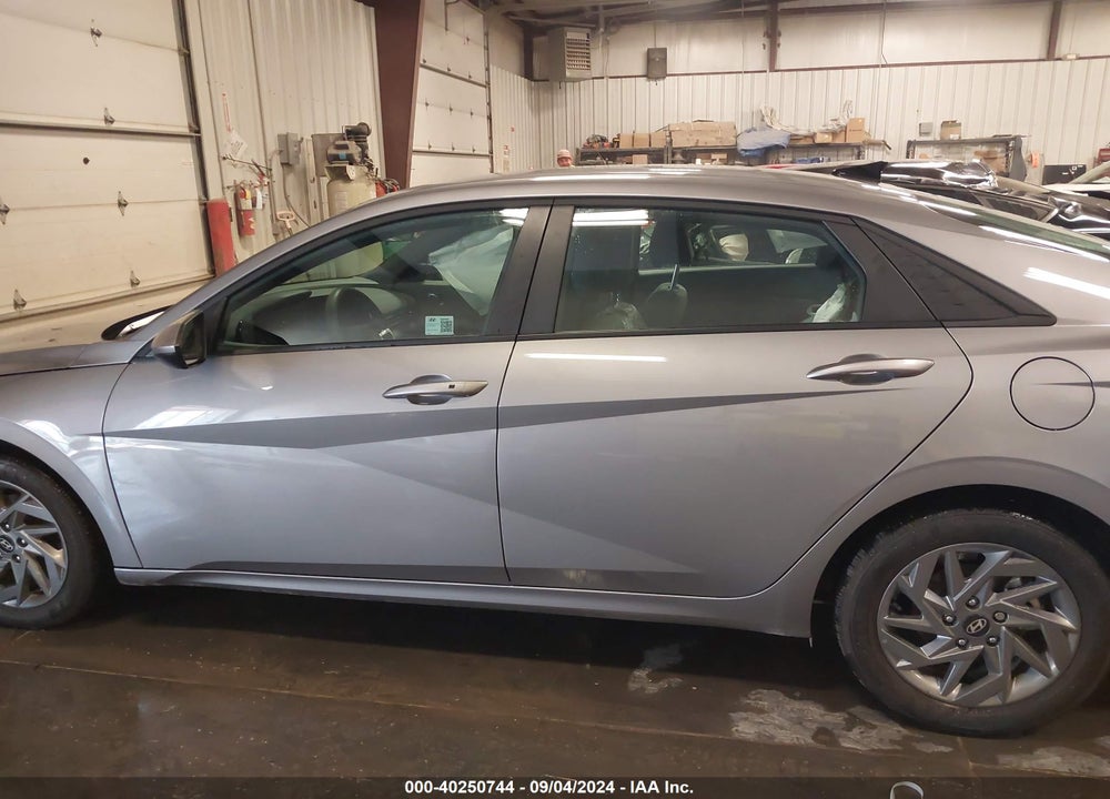 2024 HYUNDAI ELANTRA SEL VIN: KMHLM4DG4RU752463