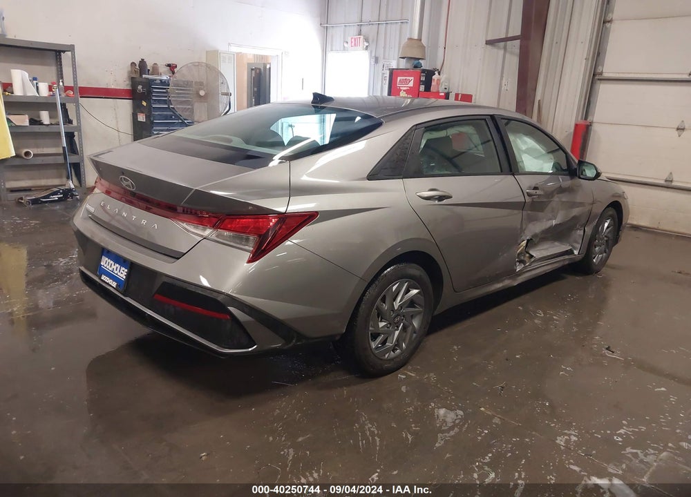 2024 HYUNDAI ELANTRA SEL VIN: KMHLM4DG4RU752463