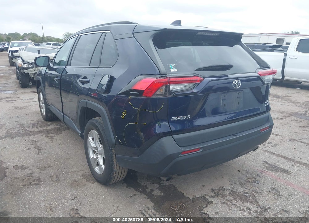 2021 TOYOTA RAV4 XLE VIN: 2T3P1RFV6MW236558