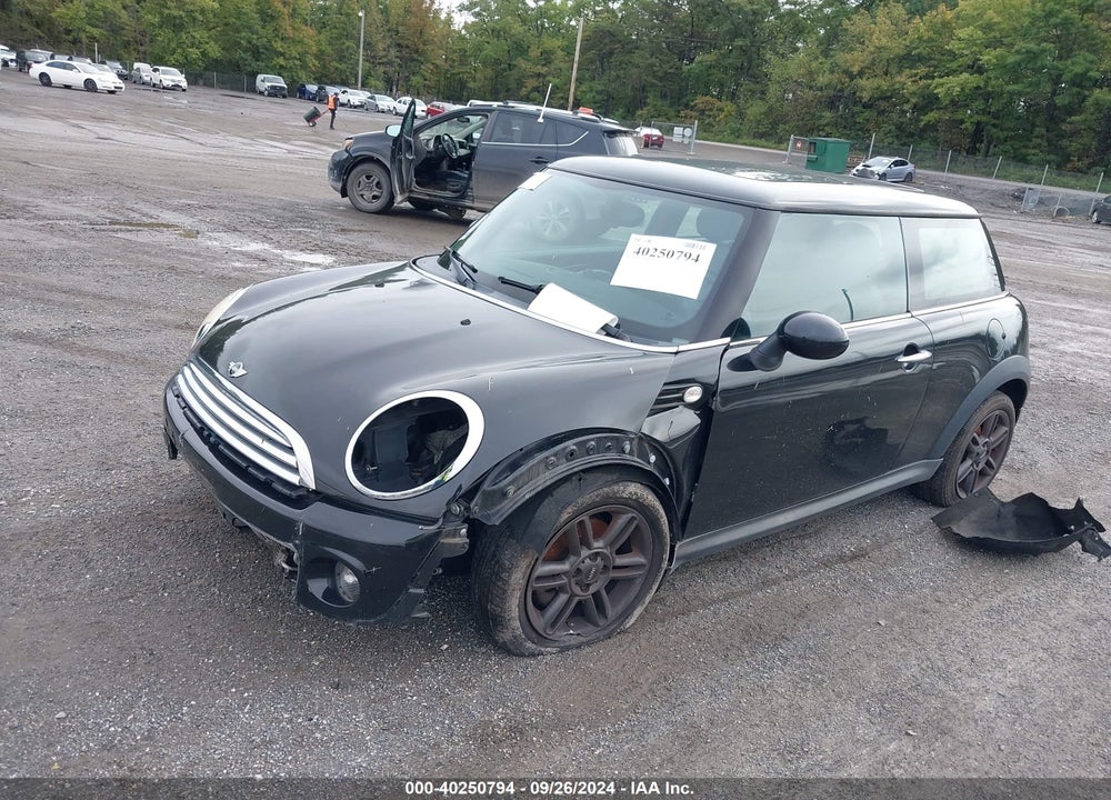 2011 MINI COOPER VIN: WMWSU3C55BT091948