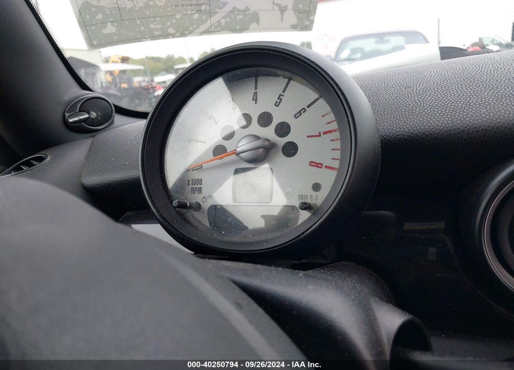 2011 MINI COOPER VIN: WMWSU3C55BT091948