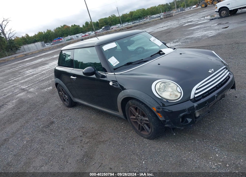 2011 MINI COOPER VIN: WMWSU3C55BT091948