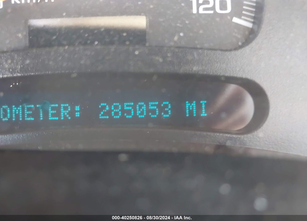 2005 CHEVROLET SUBURBAN 1500 LT VIN: 3GNFK16Z25G279221