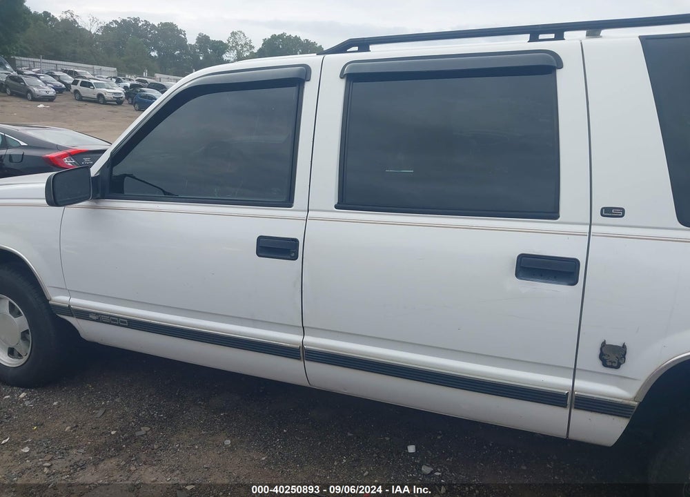 1999 CHEVROLET SUBURBAN 1500 LT VIN: 3GNEC16R3XG164266