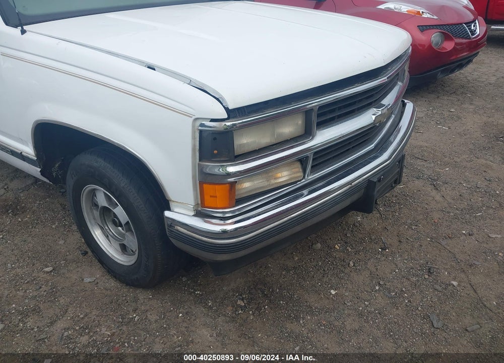 1999 CHEVROLET SUBURBAN 1500 LT VIN: 3GNEC16R3XG164266