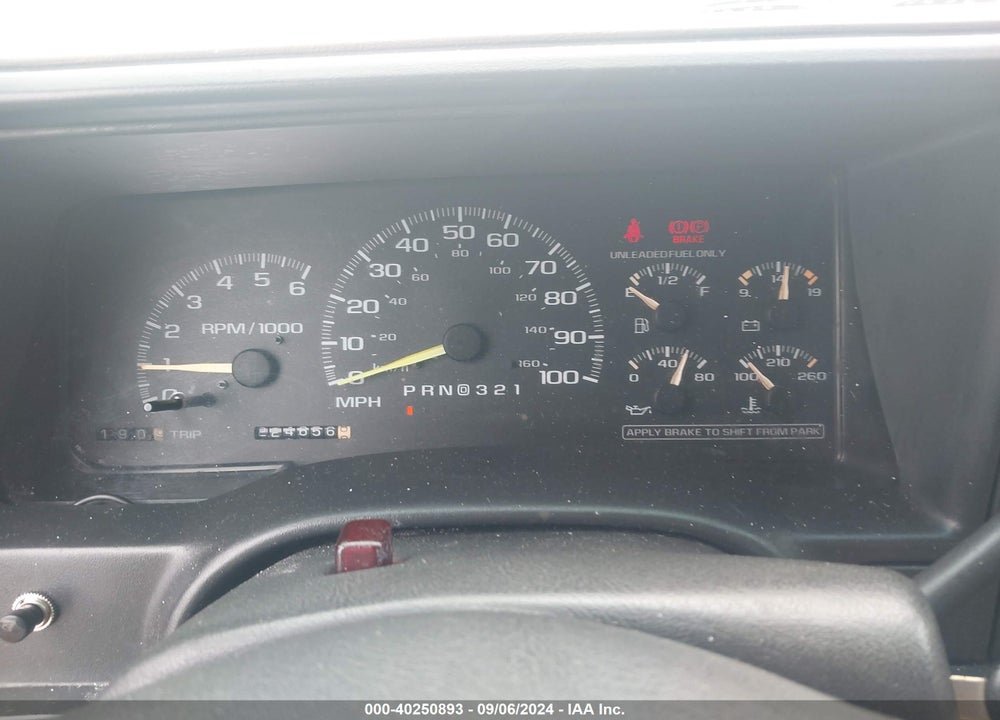 1999 CHEVROLET SUBURBAN 1500 LT VIN: 3GNEC16R3XG164266