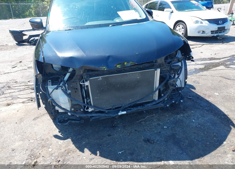 2018 NISSAN ROGUE SV VIN: KNMAT2MT9JP548079