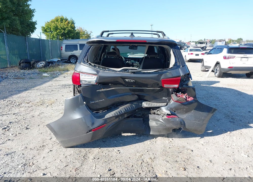 2018 KIA SEDONA VIN: KNDMC5C12J6351484
