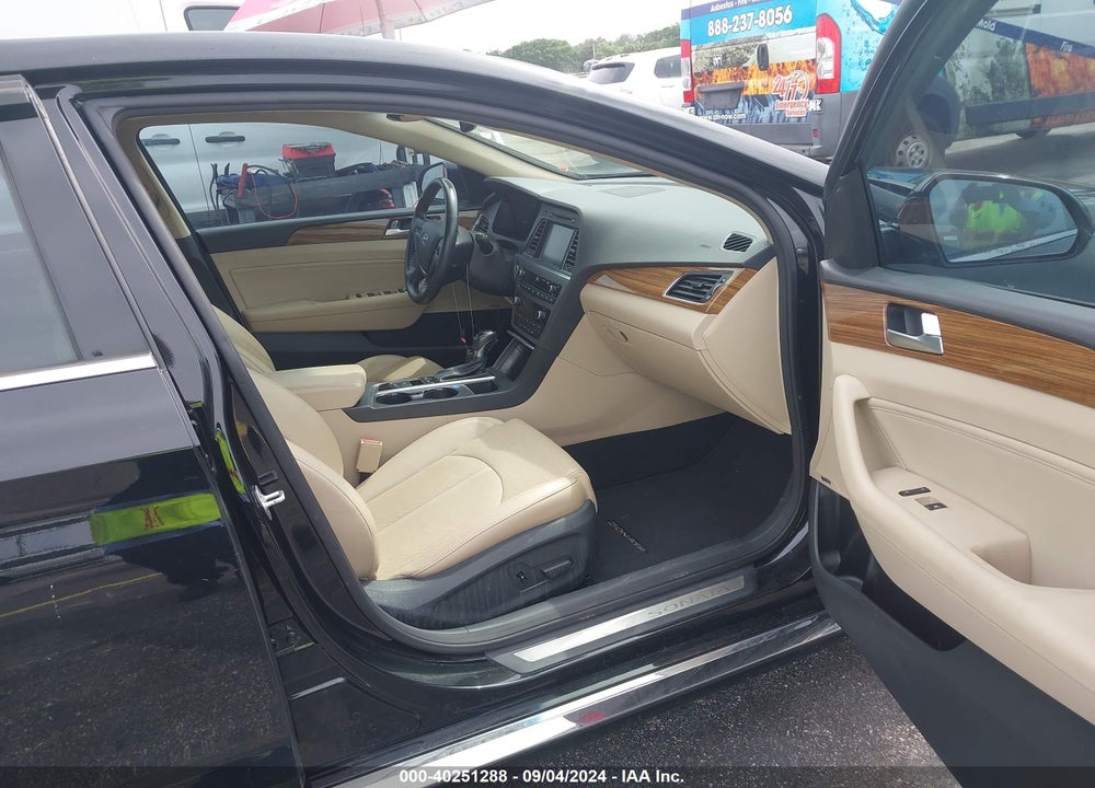 2015 HYUNDAI SONATA VIN: 5NPE34AF9FH020721