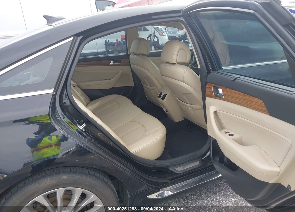 2015 HYUNDAI SONATA VIN: 5NPE34AF9FH020721