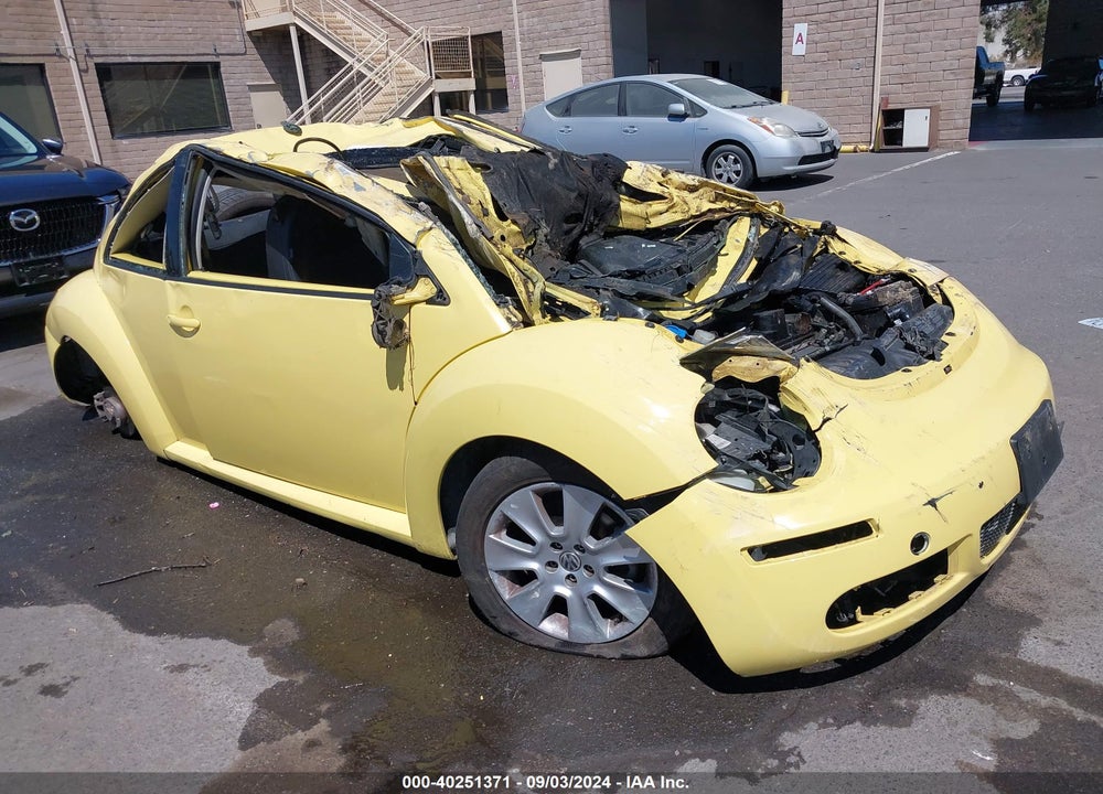 2008 VOLKSWAGEN NEW BEETLE S/SE VIN: 3VWRG31C88M527089