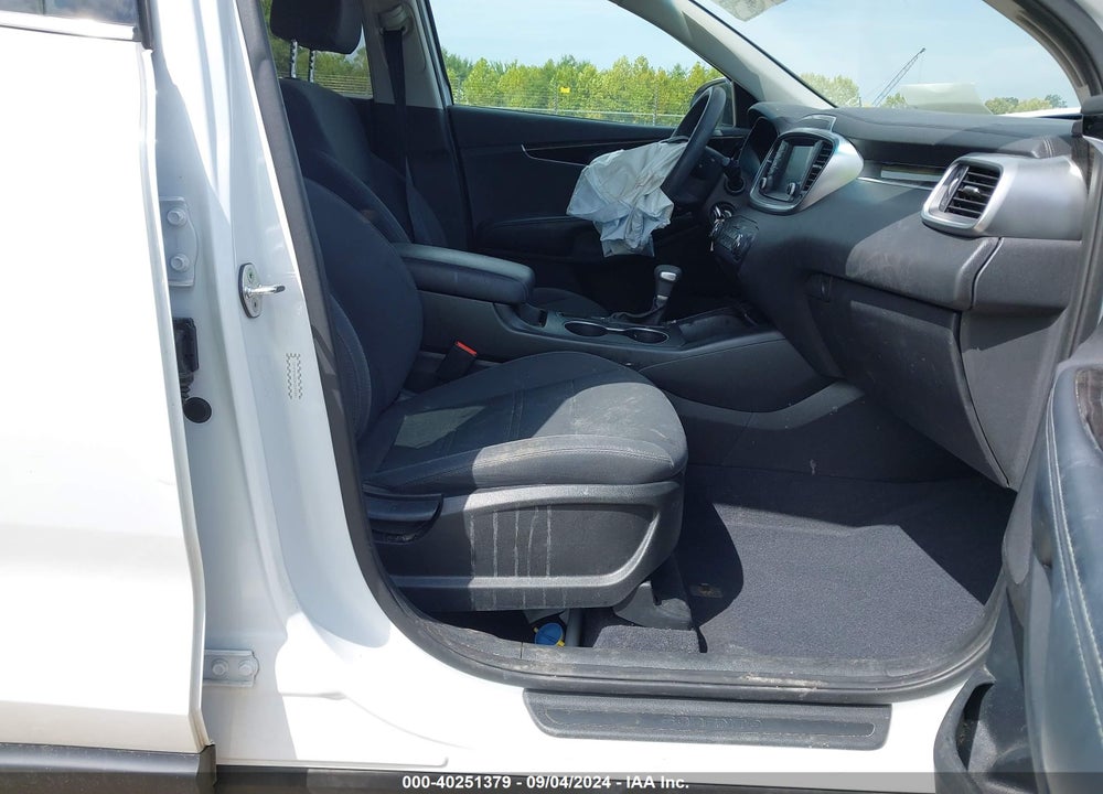 2019 KIA SORENTO 2.4L L VIN: 5XYPG4A32KG599281