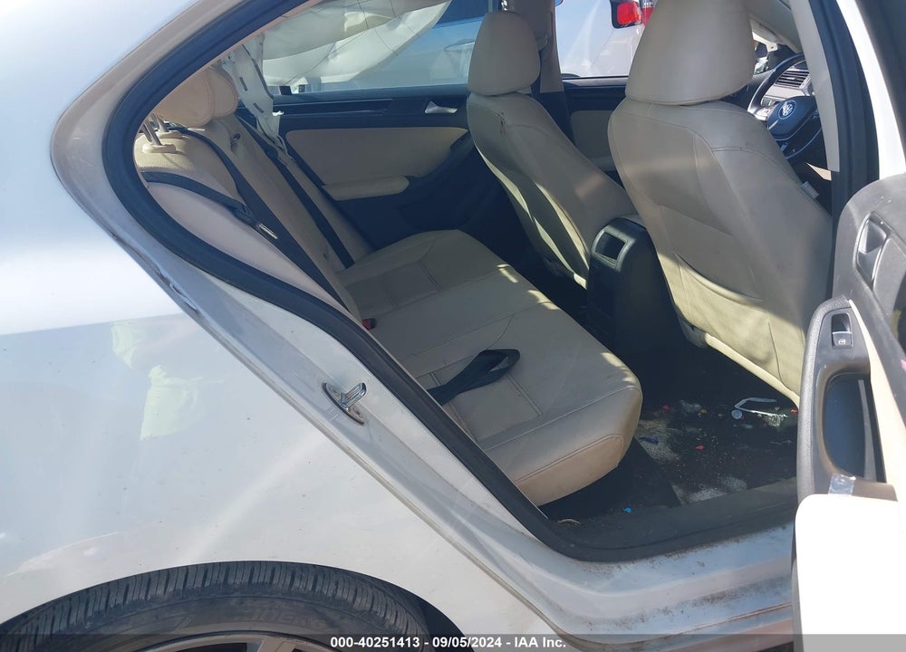 2017 VOLKSWAGEN JETTA 1.8T SEL/1.8T SEL PREMIUM VIN: 3VWL17AJ4HM303105