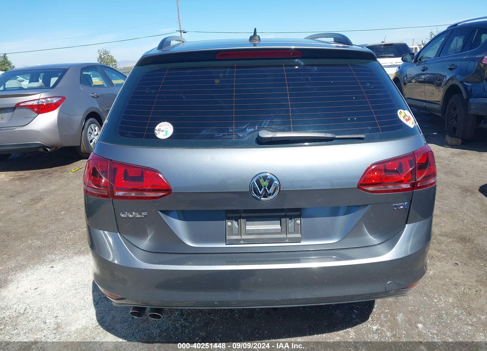 2015 VOLKSWAGEN GOLF SPORTWAGEN TDI SE 4-DOOR VIN: 3VWCA7AU1FM504497
