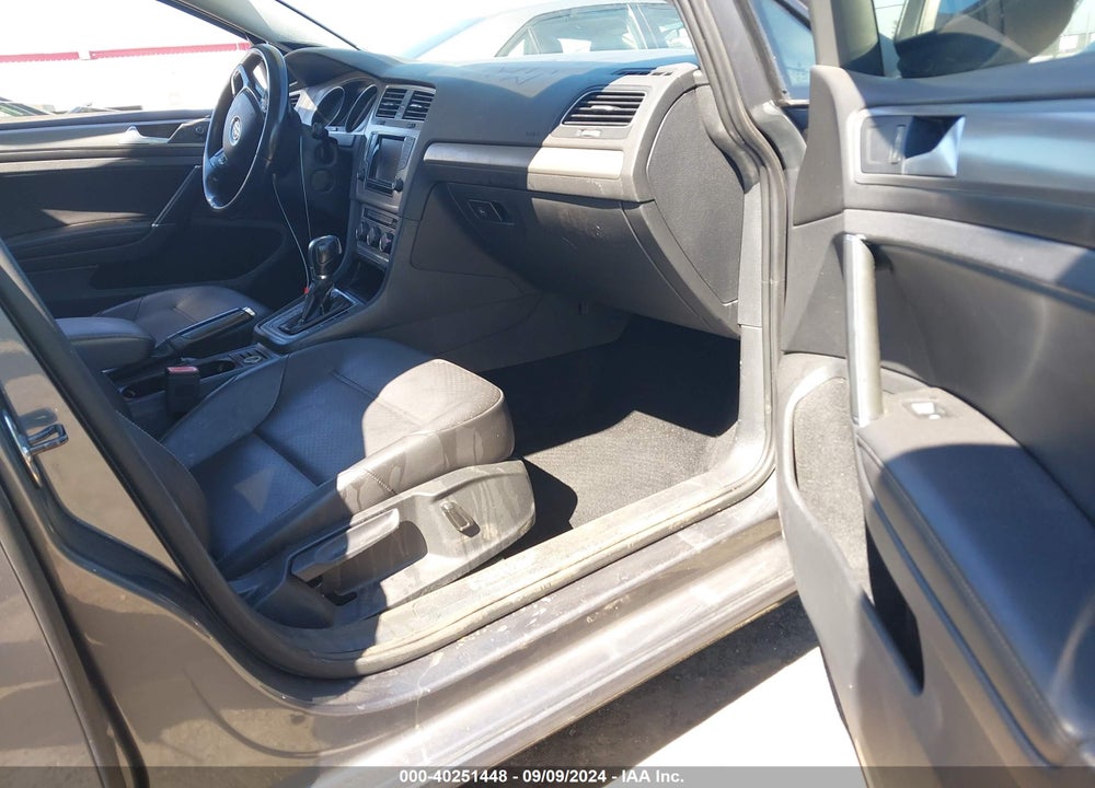 2015 VOLKSWAGEN GOLF SPORTWAGEN TDI SE 4-DOOR VIN: 3VWCA7AU1FM504497