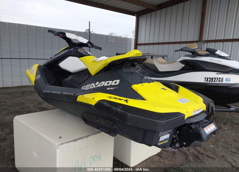 2016 SEA DOO SPARK 2 UP VIN: YDV61512E616