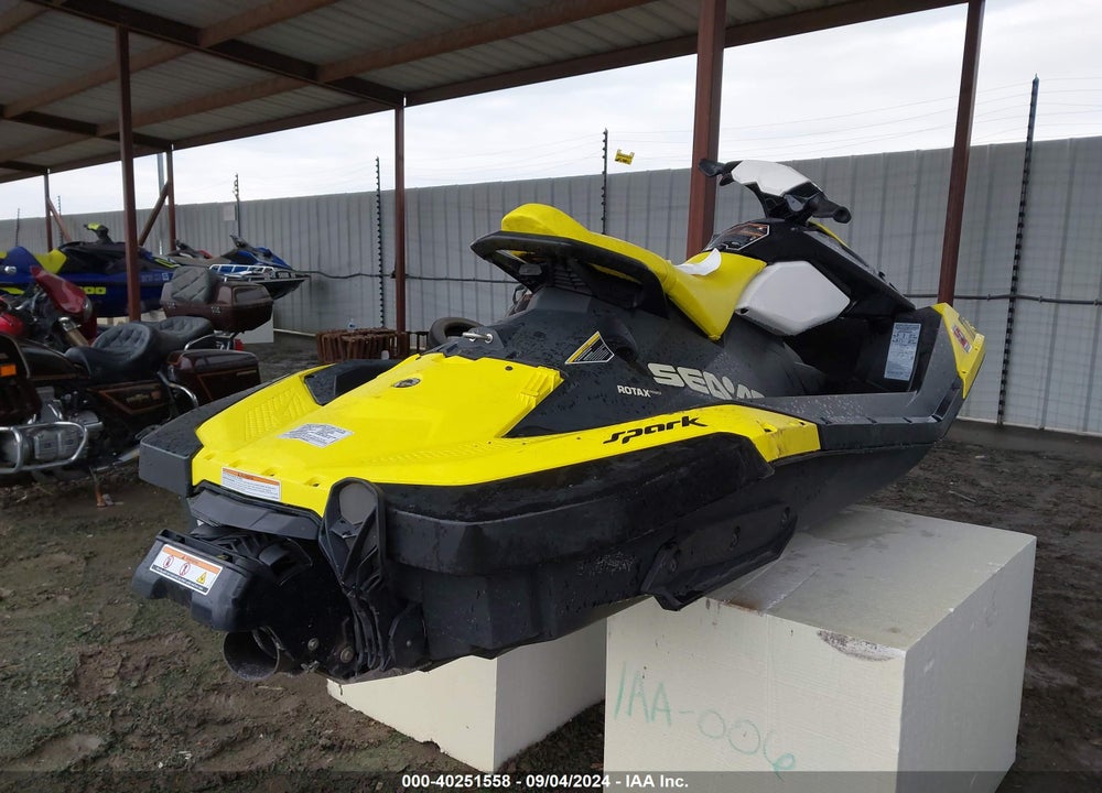 2016 SEA DOO SPARK 2 UP VIN: YDV61512E616