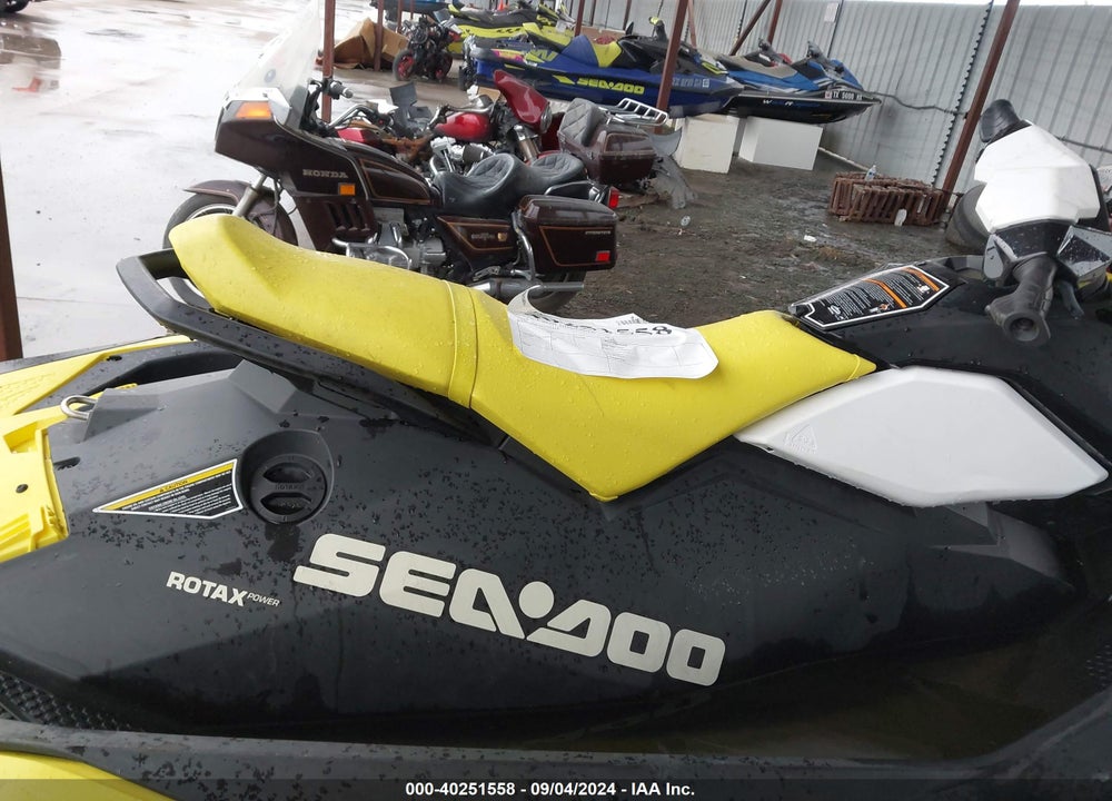 2016 SEA DOO SPARK 2 UP VIN: YDV61512E616
