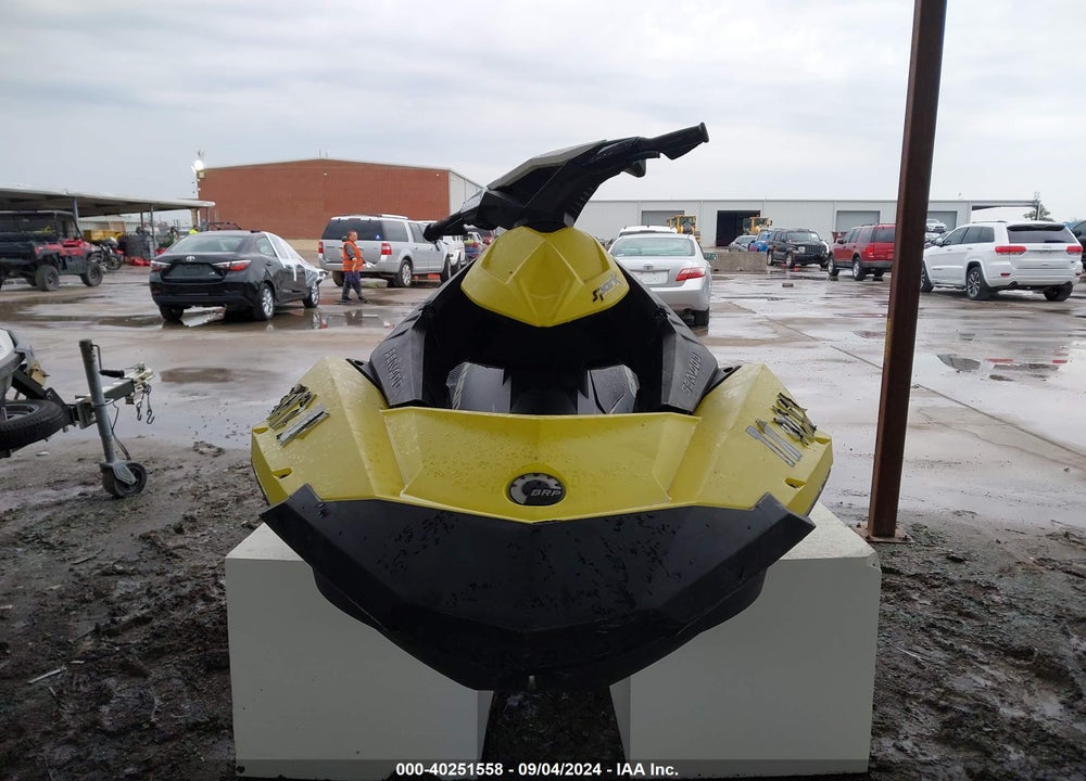 2016 SEA DOO SPARK 2 UP VIN: YDV61512E616