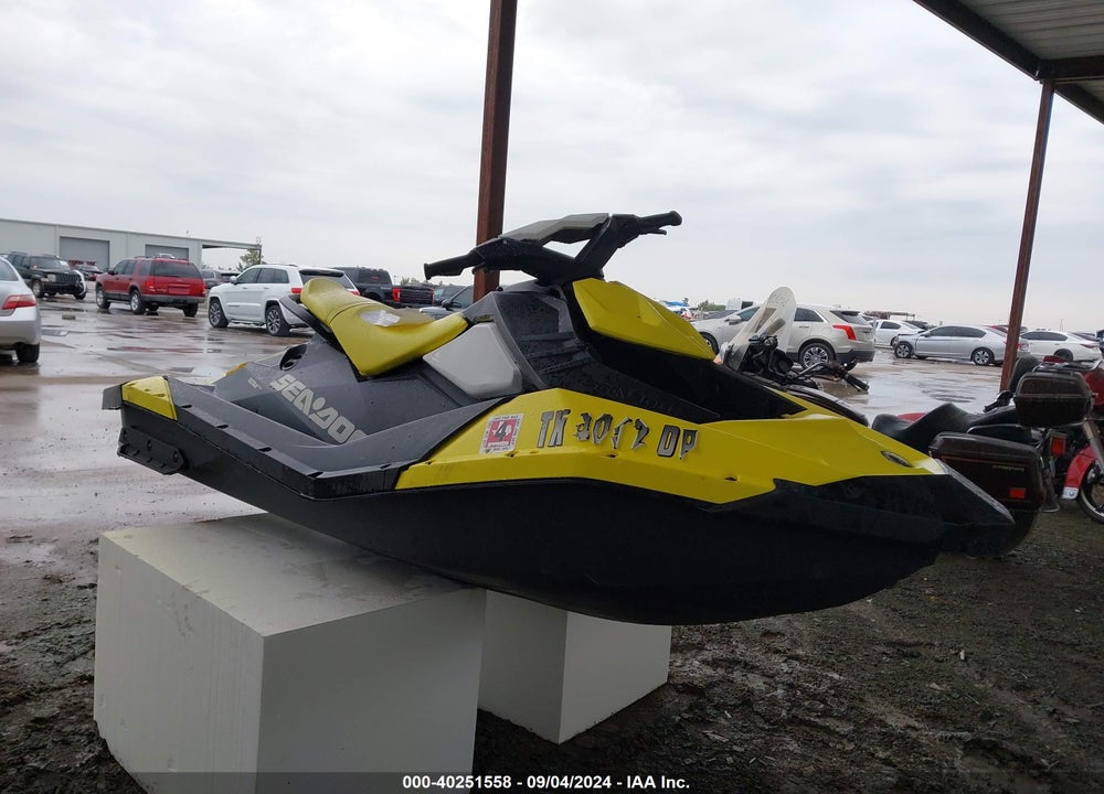 2016 SEA DOO SPARK 2 UP VIN: YDV61512E616
