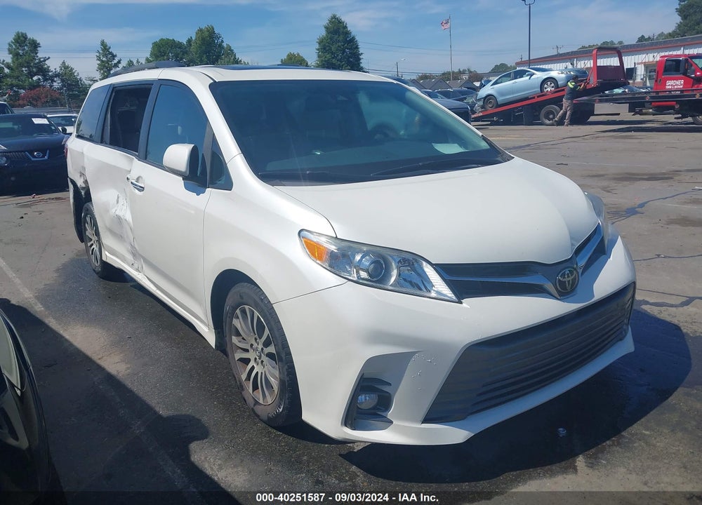 2018 TOYOTA SIENNA XLE 8 PASSENGER VIN: 5TDYZ3DC0JS908980